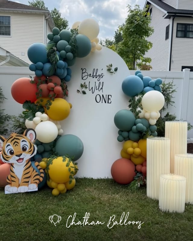 Bobby is ONE 🦁 this was a really adorable set up